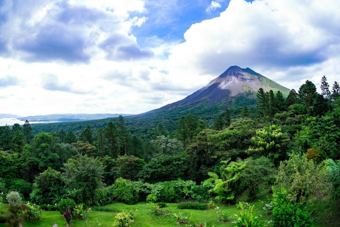<a href="https://truenaturetravels.com/locations/costa-rica-arenal-eco-lodge-biodynamic-farm/"><span style='font-weight: 600;'>Costa Rica - Arenal :</span> Eco-Lodge & Biodynamic Farm</a>