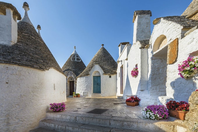 <a href="https://truenaturetravels.com/locations/southern-italy-yoga-healing-and-spiritual-center/"><strong>Italy - Puglia</strong> : Yoga & Spiritual Center</a>