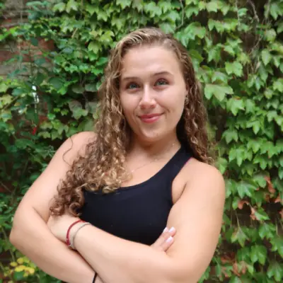 Samantha-Stangarone-Pose
