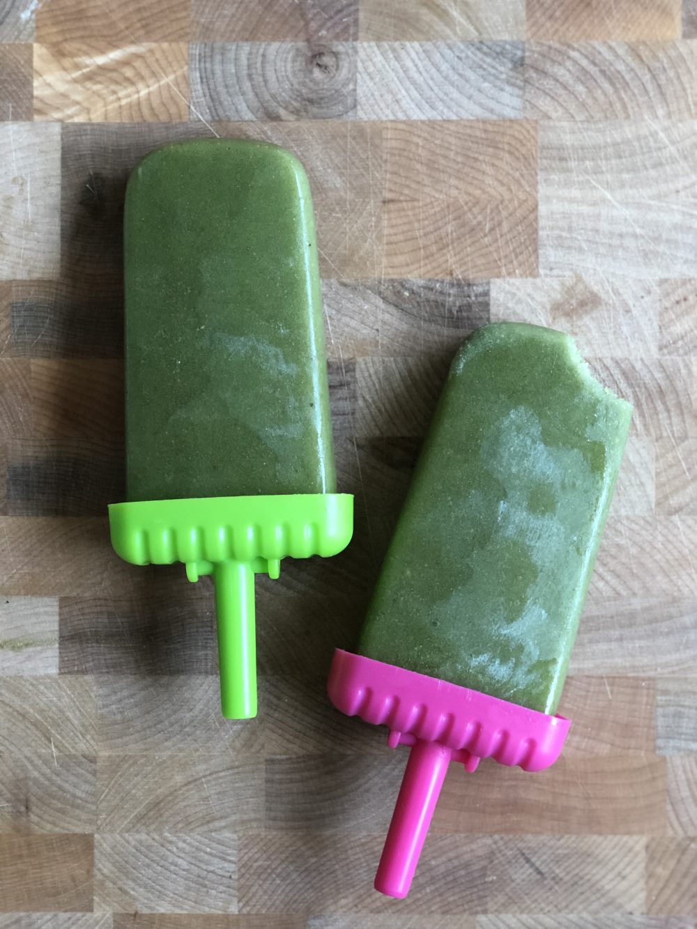green-smoothie-creamsicles-popsicles-laid down