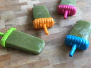 green-smoothie-creamsicles-several-popsicles-laid-out